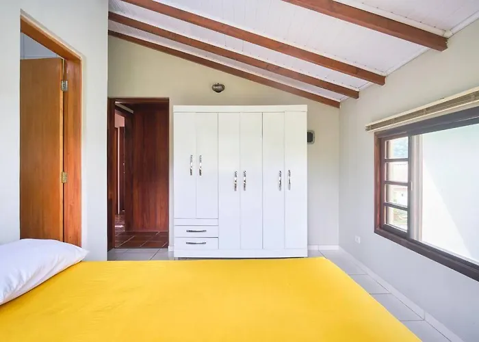 Casa Linda Em Condominio Fechado